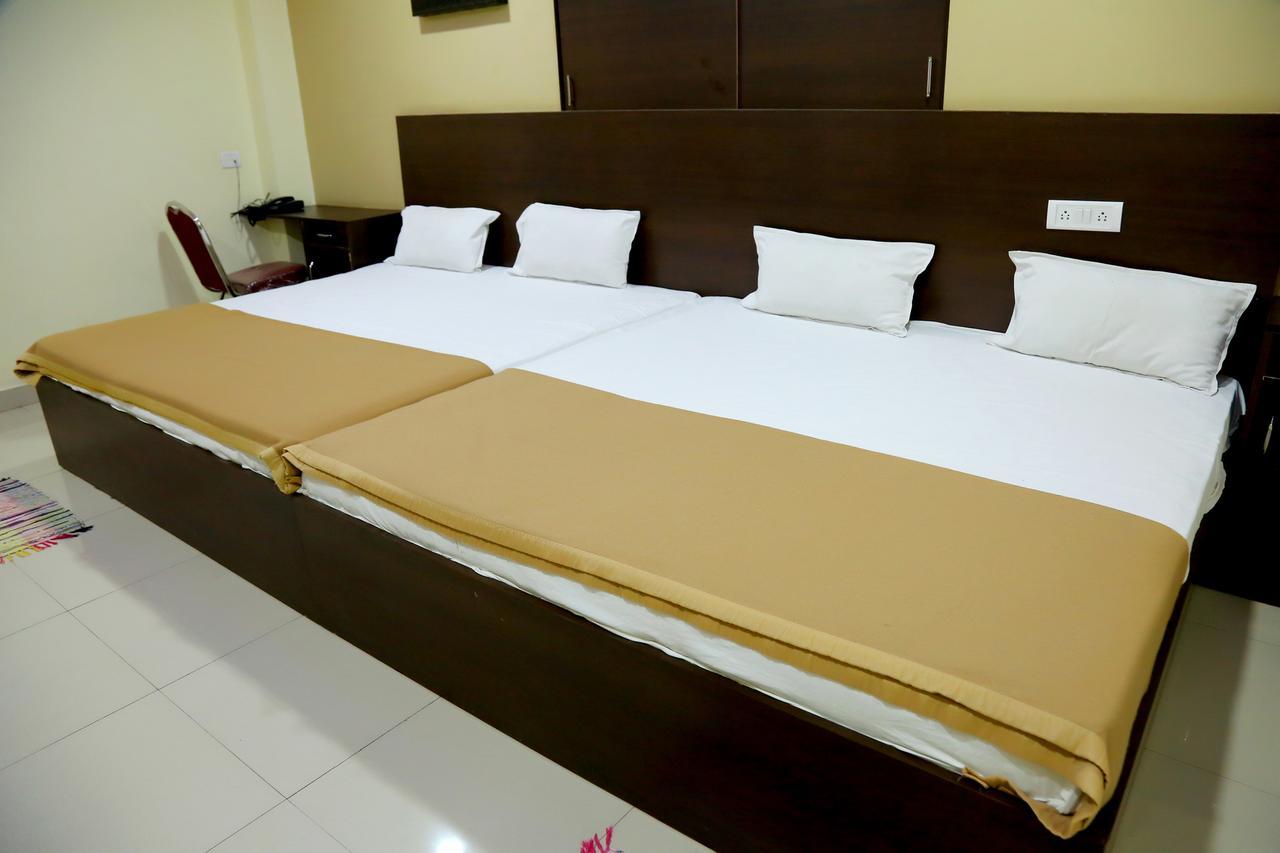 Divya Lodge Hyderabad Exterior foto