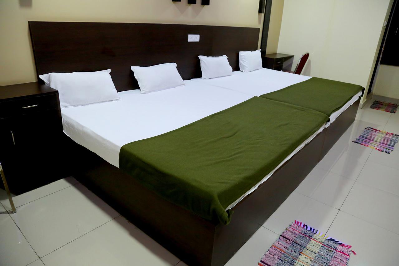 Divya Lodge Hyderabad Exterior foto