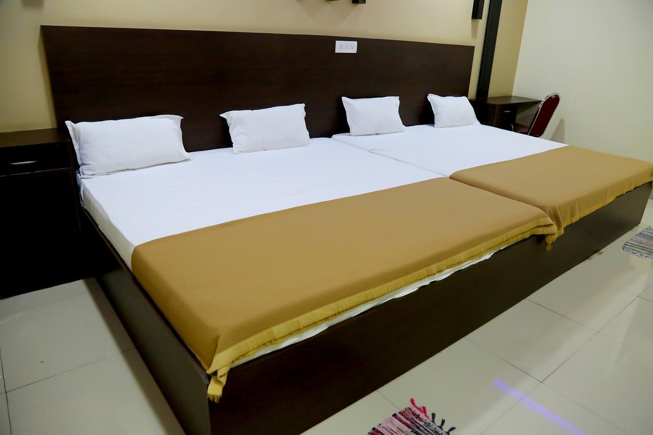 Divya Lodge Hyderabad Exterior foto