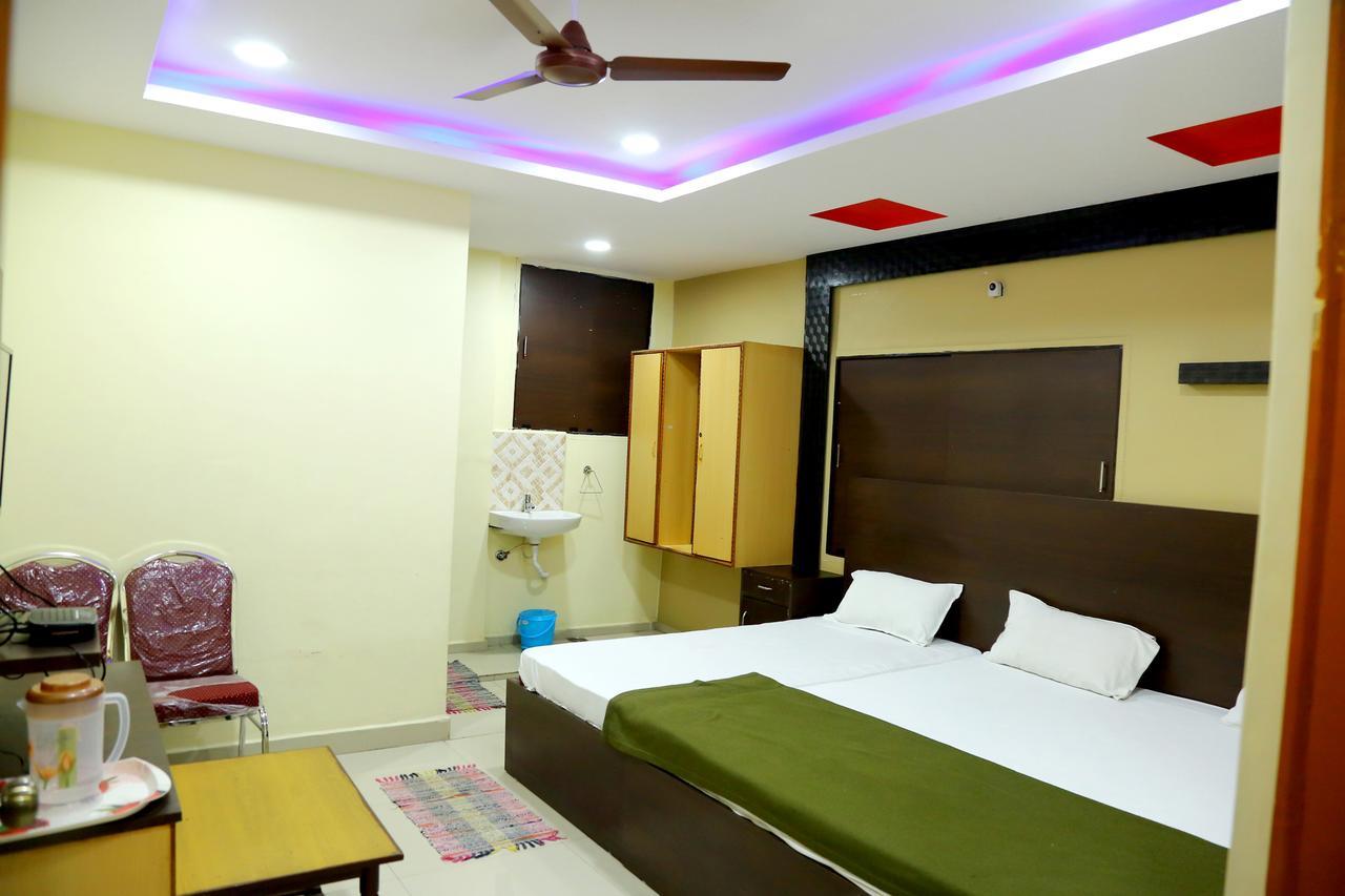 Divya Lodge Hyderabad Exterior foto