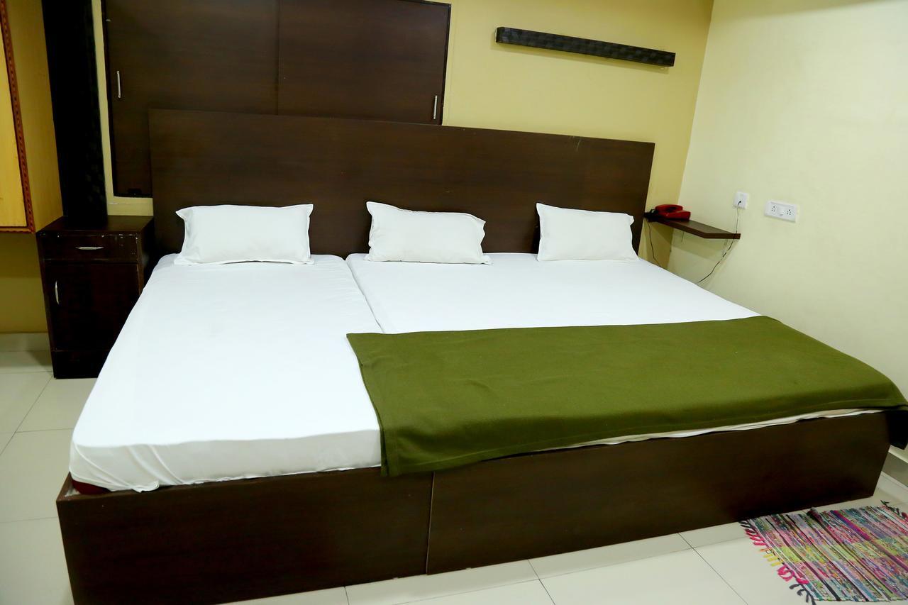 Divya Lodge Hyderabad Exterior foto