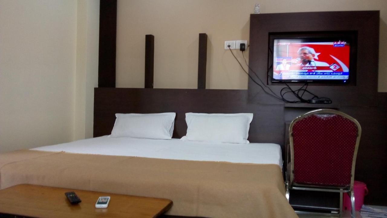 Divya Lodge Hyderabad Exterior foto